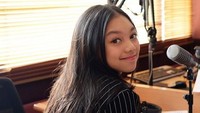 Gadis berusia 12 tahun itu pertama kali mengeluarkan album pada tahun 2013 lalu bertajuk Dongeng. (Dok. Instagram/aku_naura)