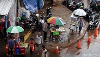 Bagaimana warga merasa aman dan nyaman jika jalur yang menjadi haknya dirampas.