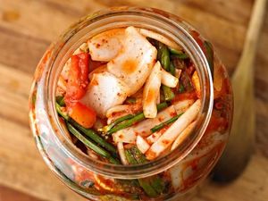 Anak Doyan Makan Kimchi? Ini Manfaat yang Bisa Didapat
