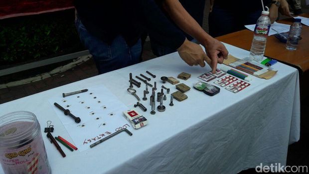 Barang bukti yang disita polisi
