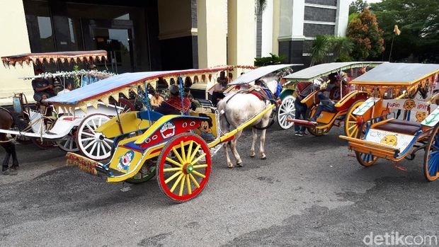 Simulasi kirab Kahiyang-Bobby di Medan pada Rabu (22/11) / 