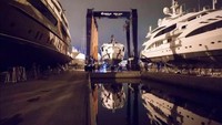 Kapal yacht Aurora di galangan. Umumnya pelanggan kapal yacht berumur adalah 55 sampai 70 tahun (CNN Style/Gianluca Cecere)