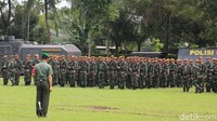 Apel ini dilakukan untuk mengecek kesiapan pasukan dalam mengamankan pernikahan putri Presiden RI, Kahiyang Ayu Siregar dengan Bobby Nasution.