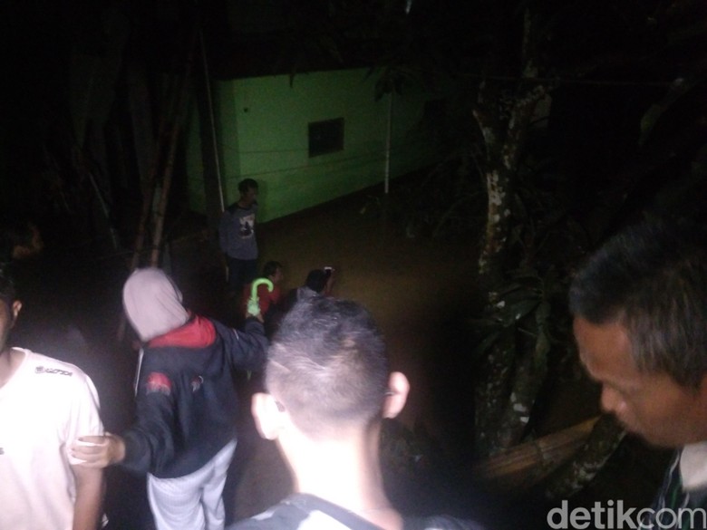 Banjir Terjang Tiga Kampung di Malangbong Garut Banjir Terjang Tiga Kampung di Malangbong Garut