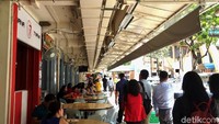 Dalam kawasan ini tersedia sejumlah fasilitas seperti sekolah seluas 28 ha, area terbuka seluas 11 ha, area olahraga seluas 10 has hingga industri seluas 33 ha.