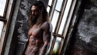 Kesan sangar karakter Aquman yang diperankan aktor Jason Momoa memang tidak jauh beda dengan kesehariannya. Jason sendiri begitu menggemari olahraga outdoor hingga traveling (@prideofgypsies/Instagram)