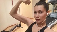 Untuk menjaga kebugaran, Bella Hadid nge-gym dan yoga. (Instagram @bellahadid)