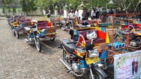 Becak motor ini dicat berwarna-warni.