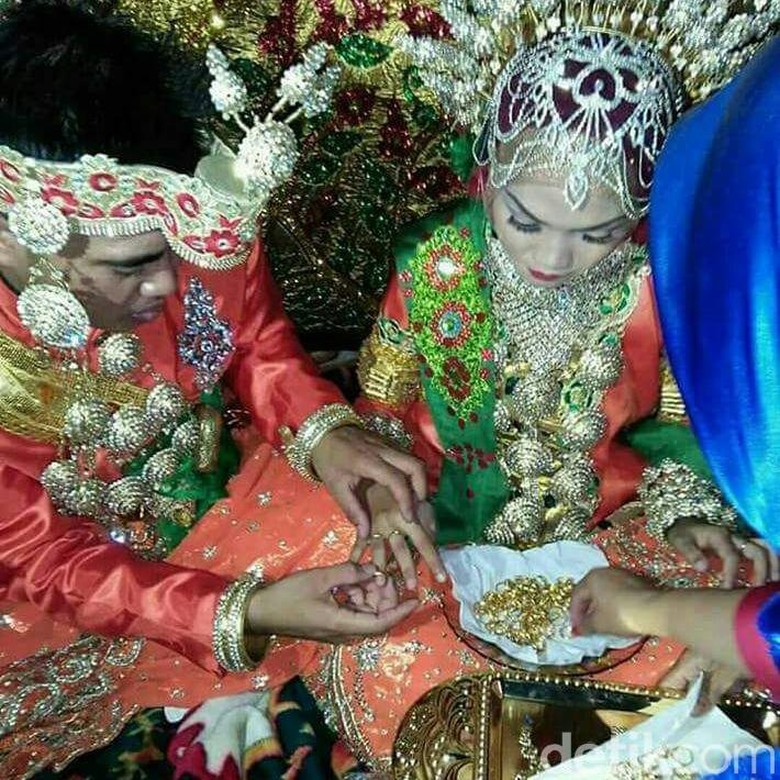 Heboh di Bone Pria Ini Beri 118 Cincin  Emas untuk Mahar  Nikah 