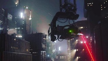 Saat syuting, kamera film dibawa melintasi miniatur-miniatur ini dan memberikan efek pandangan pertama bagi penonton.