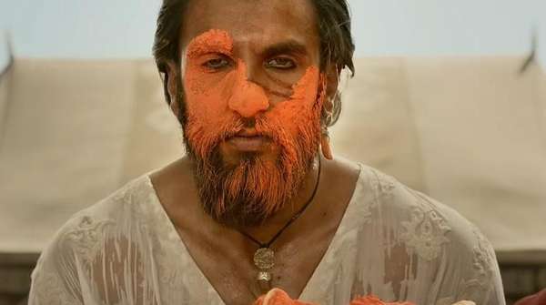 Gara-gara Ini Deepika Padukone Diburu di India Gara-gara Ini Deepika Padukone Diburu di India