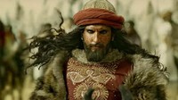 Ia pun bermaksud meminang Padmavati hingga terlibat membunuh suaminya tersebut. (Dok. Youtube/padmavati)