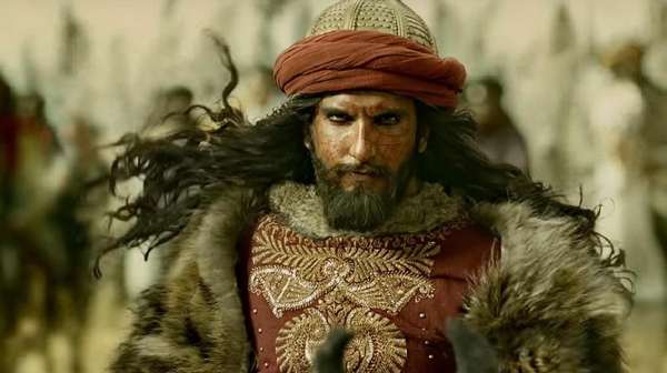 Gara-gara Ini Deepika Padukone Diburu di India Gara-gara Ini Deepika Padukone Diburu di India