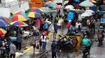 Miris, Baru Kelar Diperbaiki Jalur Pedestrian Dikuasai PKL