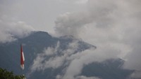 Pusat Vulkanologi dan Mitigasi Bencana Geologi masih menetapkan status siaga pada Gunung Agung (Foto: Dok. Antara Foto)