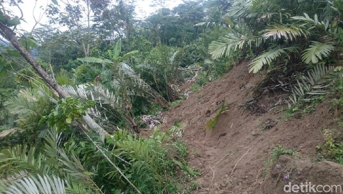 Tanah Gerak di Banjarnegara Tutup Akses Jalan Warga 4 Dusun