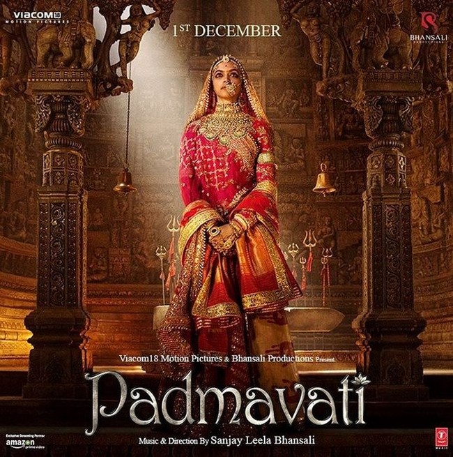 Deepika Padukone berperan sebagai Padmavati, ratu kerajaan Hindu di abad 14. Ini penampilannya berbusana saree di film tersebut. Foto: Dok. Instagram/deepikapadukone