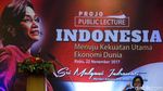Sri Mulyani Jadi Sasaran Selfie di Acara Ormas Pro Jokowi