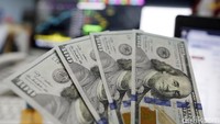 Terakhir, dolar AS melemah akibat pengunduran diri penasihat ekonomi Gedung Putih, Gary Cohn. Mantan bankir Wall Street ini merupakan penganut setia pasar bebas sehingga keluarnya Cohn dipersepsikan memberi jalan bagi kebijakan yang proteksionis. Rachman Haryanto/File.