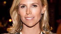 Tory Burch adalah fashion designer asal Amerika Serikat. Ia juga seorang pebisnis dan juga seorang dermawan. Tory adalah CEO dan Desainer of Tory Burch LLC. Sejak pertama berdiri, Tory Burch LLC telah memiliki lebih 200 toko. Istimewa/Ranker.