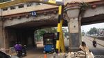 Foto: Begini Luka di Langit-langit Jembatan yang Ditabrak TransJ