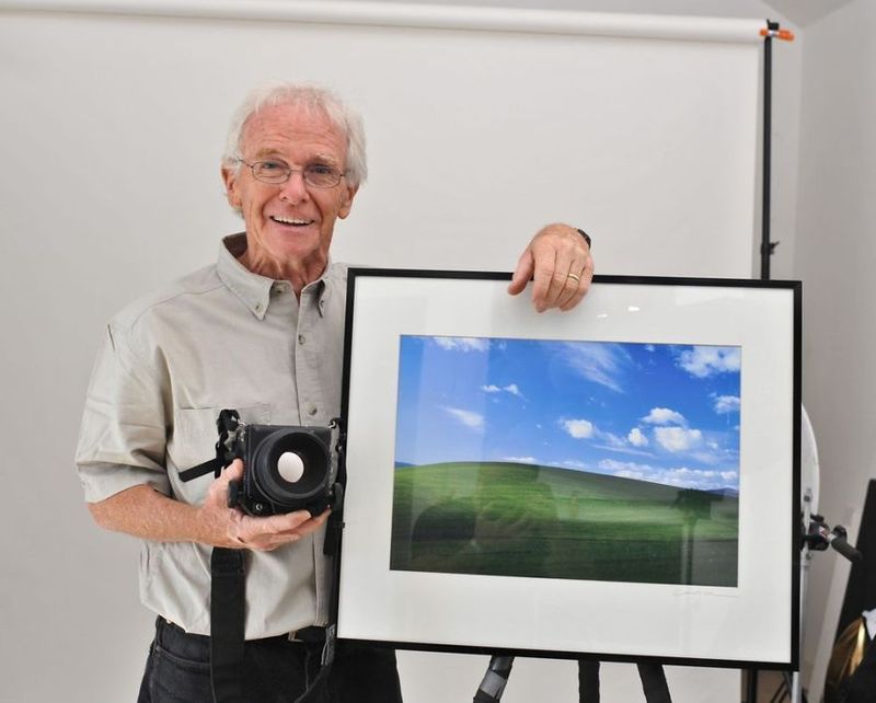 Charles O'Rear adalah sang fotografer yang mengambil foto ini bagi Microsoft. Sekarang dia membuat tiga foto wallpaper baru, kali ini untuk pengguna smartphone.