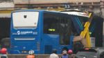 Begini Proses Evakuasi TransJ Nyangkut di Terowongan Kereta Matraman