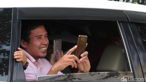 Warga Medan potret simulasi kirab Kahiyang-Bobby / 