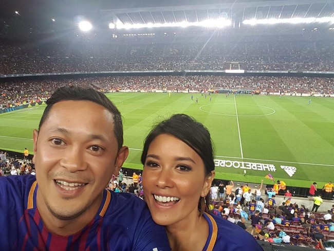 Pernikahan Titi Rajo Bintang juga sempat mengejutkan publik. Sebelum menikah, tak banyak yang mengetahui artis tersebut telah menjalin hubungan dengan Adrianto Djokosoetono. Adrianto sendiri merupakan seorang petinggi perusahaan taksi dan pengusaha. Foto: Instagram @titirajobintang