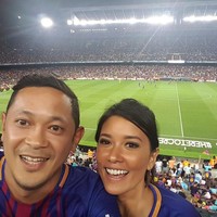 Pernikahan Titi Rajo Bintang juga sempat mengejutkan publik. Sebelum menikah, tak banyak yang mengetahui artis tersebut telah menjalin hubungan dengan Adrianto Djokosoetono. Adrianto sendiri merupakan seorang petinggi perusahaan taksi dan pengusaha. Foto: Instagram @titirajobintang