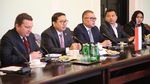 Melihat Gaya Ashanty Ikut Anang Kunker ke Polandia Bareng Fadli Zon