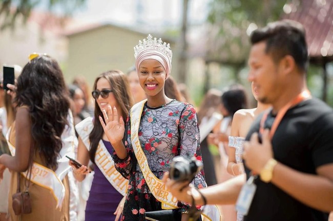 Hijabers asal Somaliland Ayan Said membuktikan kalau hijab tak menghalanginya untuk menjadi Juara Runner up 3 Miss Global 2017. Hijabers asal Somaliland itu mendapatkan juara tersebut tanpa melepas hijabnya. Foto: Dok. Instagram @iamayansaid
