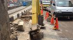 Foto: Begini Luka di Langit-langit Jembatan yang Ditabrak TransJ