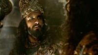 Namun hal tersebut berubah karena seorang Sultan bernama Alauddin Khilji (Ranveer Singh) mendengar berita soal kecantikan Padmavati. (Dok. Youtube/padmavati)