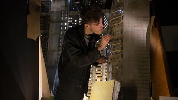 Bigature ini dibuat oleh Weta Workshop, sebuah perusahaan prop dan spesial efek dari Selandia Baru yang didirikan oleh sutradara Lord of the Rings, Peter Jackson.