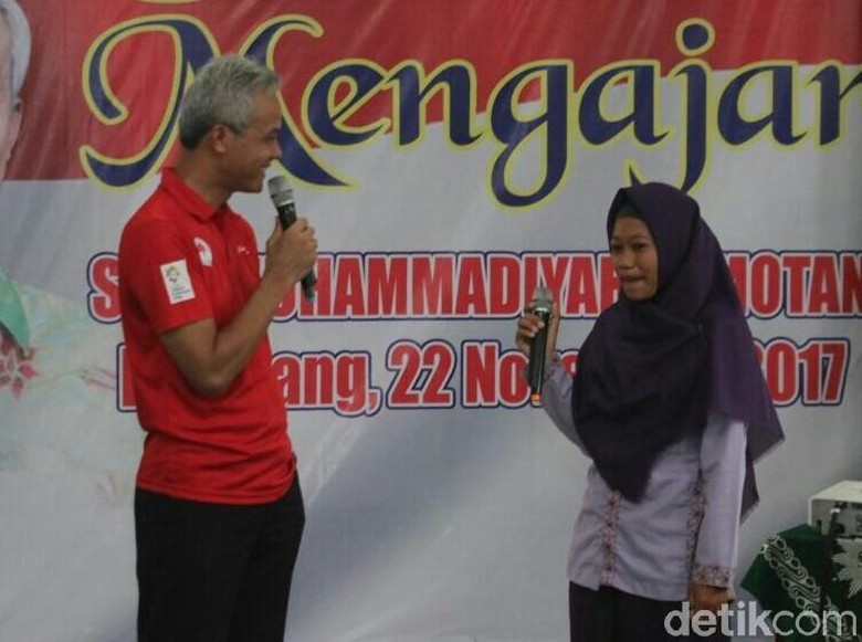 Ganjar Mengajar, Murid Bertanya Keterlibatannya dalam Kasus e-KTP Ganjar Mengajar, Murid Bertanya Keterlibatannya dalam Kasus e-KTP