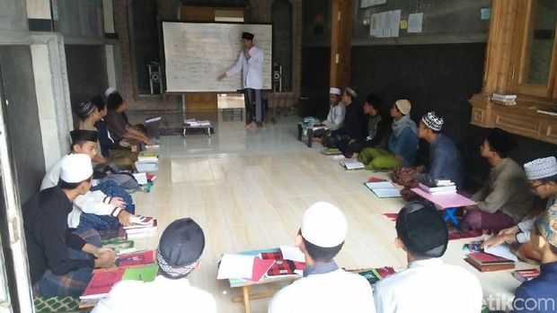 Mengkaji Alquran menggunakan Bahasa Inggris/
