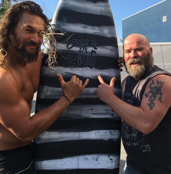 Jason Momoa, pemeran karakter Aquaman juga suka liburan. Beragam aktivitas seperti memancing, hiking, bersantai di pantai selalu menghiasi liburannya. (@prideofgypsies/Instagram) Jason Momoa, pemeran karakter Aquaman juga suka liburan. Beragam aktivitas seperti memancing, hiking, bersantai di pantai selalu menghiasi liburannya. (@prideofgypsies/Instagram)