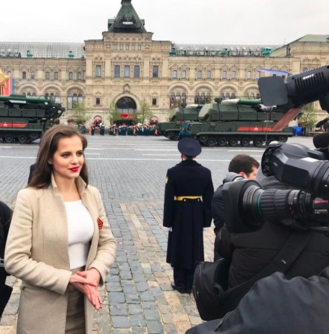 Sebelum ditunjuk sebagai jubir Kemenhan, Rossiyana sendiri tidak bekerja di bidang politik atau militer namun ia memang andal dalam menyampaikan berita. Rossiyana dulunya adalah koresponden dan pembaca berita di televisi nasional.Foto: Instagram