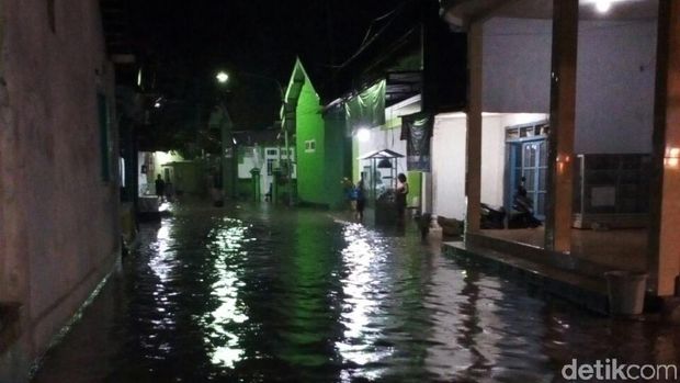 Ketinggian banjir di antara 30-60 centimeter