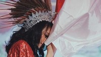 Namun tiba-tiba karyanya dikomentari negatif oleh netizen, karena dinilai melecehkan Islam. (Dok. Instagram/aku_naura)
