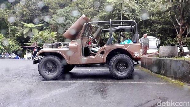 Menjelajah Merapi dengan Jeep Willys