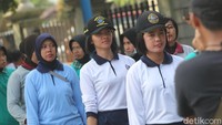 Pasukan Polwan dan Kowad berbaris menjelang dilaksanakannya simulasi.