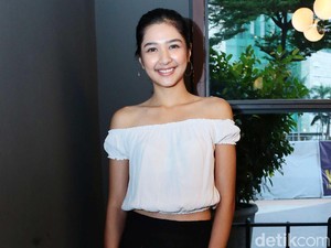 Lengket dengan Pebasket, Mikha Tambayong Diperingati Netizen