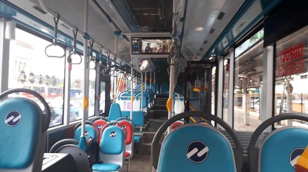 Interior bagian dalam bus Metrotrans