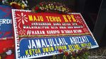 Karangan Bunga untuk KPK: Semoga Tetap Tegak Seperti Tiang Listrik