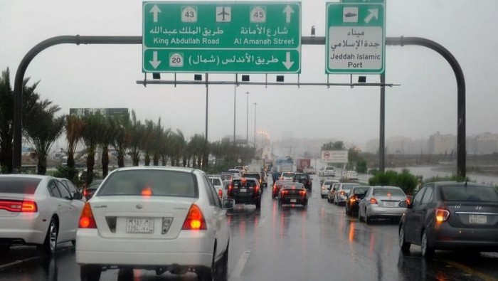 Foto: Ganasnya Banjir yang Lumpuhkan Jeddah - Foto 2