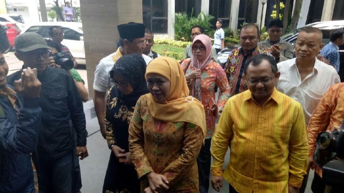 Datang ke DPP Golkar, Khofifah-Emil Terima Rekomendasi Pilgub Jatim