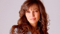 Bersama sadarinya, Kerry Knee mendirikan Flirty Girl Fitnes, sebuah tempat fitnes yang pertama kali berdiri di Toronto, Kanada. Kerry dan Saudarinya yang bernama Krista Knee telah membuka studio fitnes kedua di Chicago dan terus berencana memperluanya. Istimewa/Ranker.