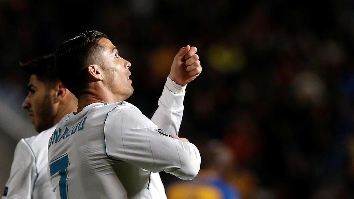 Cristiano Ronaldo sudah punya lima Ballon dOr (Yiannis Kourtoglou/Reuters)